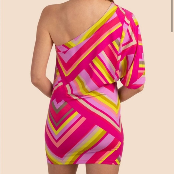 Trina Turk Waltz One Shoulder Tunic Beach Cover Up NWOT - Picture 2 of 7